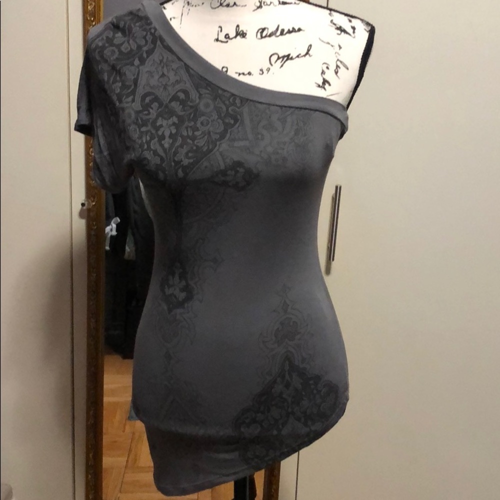 One shoulder top